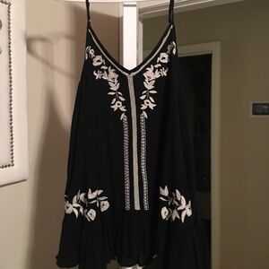 Black and white‎ floral tank top